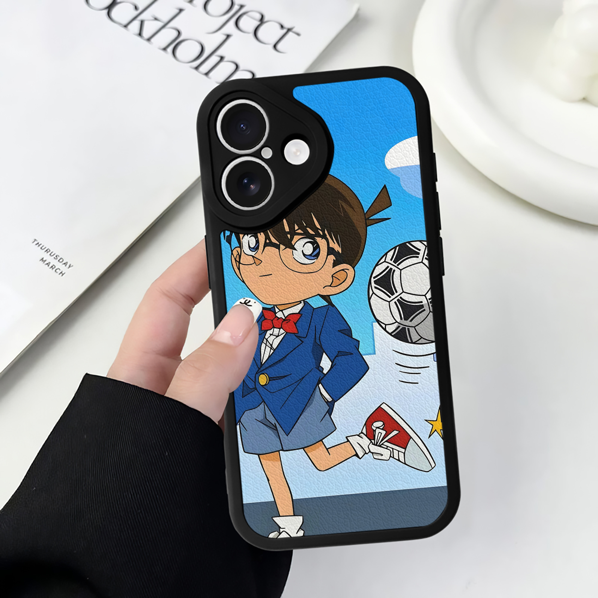 （画像用） 名探偵コナン Detective Conan 【iPhone 16シリーズ対応】シリコンスマホケース（レザー調） 材質：シリコン